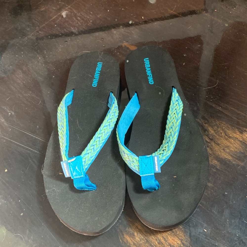 URBANFIND RECYCLED FLIP FLOPS🤯